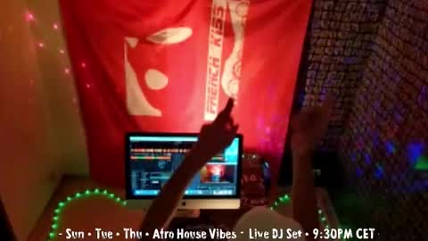 frenchkissdjfk online show from September 22, 2025, 7:38 pm