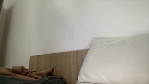 freshman  imonyou98 online show from December 20, 2025, 3:52 pm