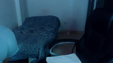 Louise  online show from September 15, 2025, 12:10 am