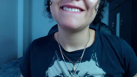 Louise  online show from November 6, 2025, 1:23 pm