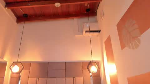  ALIS AND ALEX  online show from April 9, 2026, 9:09 pm