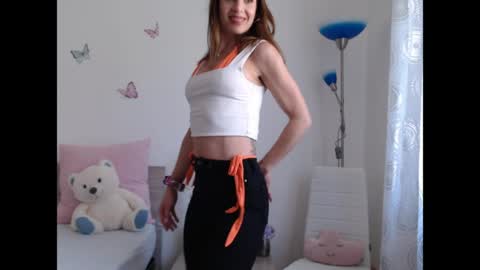 FreyaMuse online show from April 21, 2026, 9:15 am