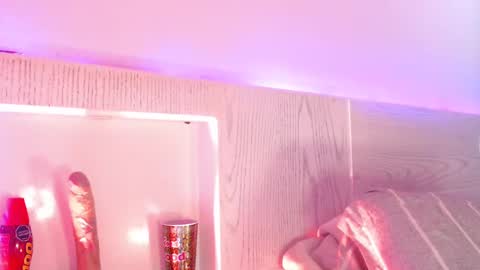 FREYJA LOREN online show from December 10, 2024, 2:59 am