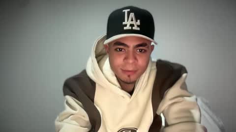 freyva_ online show from February 11, 2025, 3:08 am