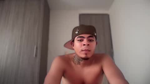 freyva_ online show from March 11, 2025, 4:18 pm