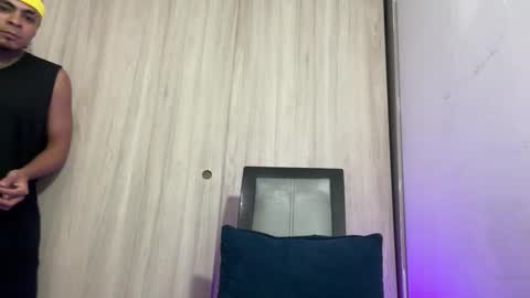 freyva_ online show from April 9, 2026, 6:19 am