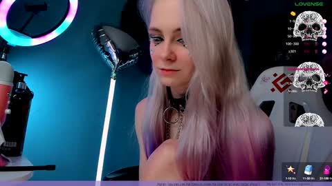 Snapshot of frida_fortune chatting on January 28, 2025, 1:59 pm Frida A boost to fortune for the one who gives a thumbs up and a bonus lucky for those who support me by joining the fanclub online show from January 28, 2025, 1:59 pm