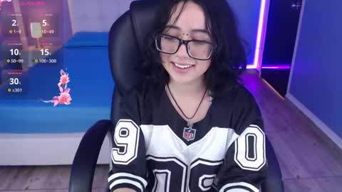 frida_lassi_ online show from December 16, 2024, 6:27 pm