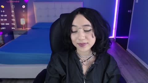 frida_lassi_ online show from December 19, 2024, 8:02 pm