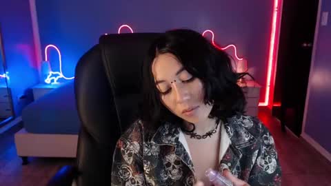 frida_lassi_ online show from February 10, 2025, 10:09 pm