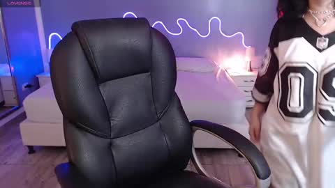 frida_lassi_ online show from February 14, 2025, 7:12 pm