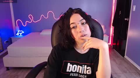 frida_lassi_ online show from February 15, 2025, 10:21 pm