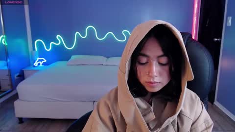 frida_lassi_ online show from February 25, 2025, 3:05 pm