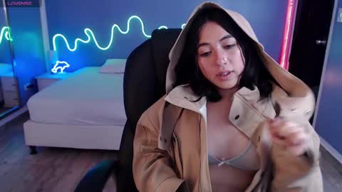 frida_lassi_ online show from February 25, 2025, 6:09 pm