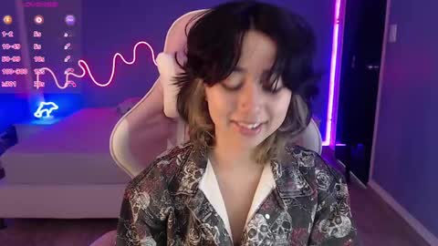 frida_lassi_ online show from March 6, 2025, 1:24 pm