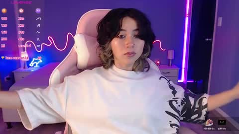 frida_lassi_ online show from March 7, 2025, 1:18 pm