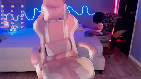 frida_lassi_ online show from March 8, 2025, 11:58 am