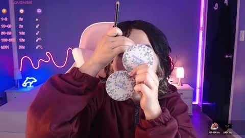 frida_lassi_ online show from March 11, 2025, 12:28 pm