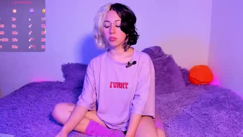 frida_lassi_ online show from September 21, 2025, 9:05 pm