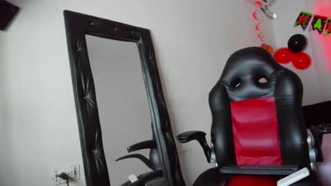 frida_morgan72 online show from October 5, 2025, 1:42 pm