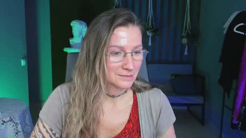 Frida Tander online show from January 7, 2025, 3:02 pm