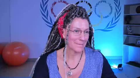 Frida Tander online show from September 29, 2025, 1:27 pm