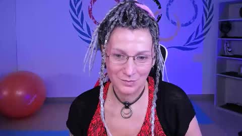 Frida Tander online show from September 30, 2025, 1:05 pm