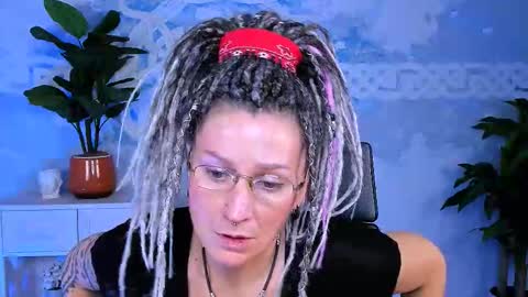 Frida Tander online show from October 6, 2025, 5:05 am