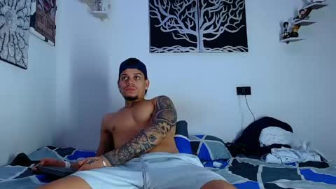Adam y pitter online show from May 24, 2026, 1:54 am