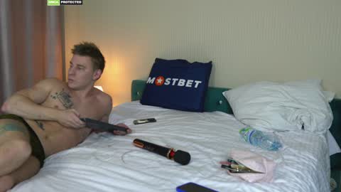 Snapshot of friendsurdreams chatting on December 7, 2024, 5:09 pm friendsurdreams online show from December 7, 2024, 5:09 pm