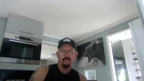 Snapshot of friskyneedsum chatting on October 23, 2025, 2:38 pm bob online show from October 23, 2025, 2:38 pm