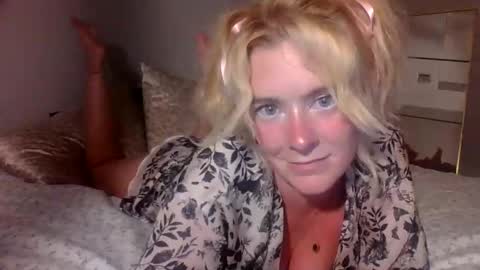 Snapshot of frommarywithlove chatting on September 15, 2025, 5:29 am frommarywithlove online show from September 15, 2025, 5:29 am
