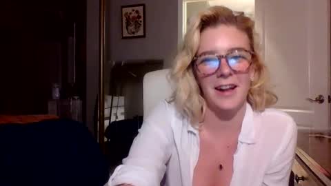 Snapshot of frommarywithlove chatting on October 2, 2025, 5:14 am frommarywithlove online show from October 2, 2025, 5:14 am