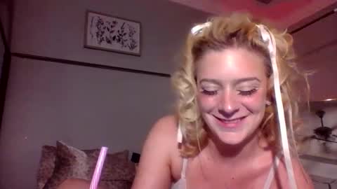 Snapshot of frommarywithlove chatting on October 14, 2025, 10:16 am frommarywithlove online show from October 14, 2025, 10:16 am