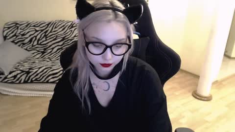 Snapshot of fromsun_forsoul chatting on December 5, 2024, 10:23 am Lilith online show from December 5, 2024, 10:23 am