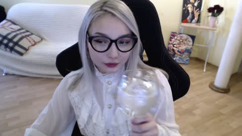 Snapshot of fromsun_forsoul chatting on February 6, 2025, 6:29 am Lilith online show from February 6, 2025, 6:29 am