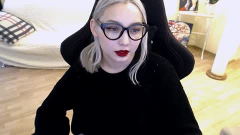 Snapshot of fromsun_forsoul chatting on February 7, 2025, 10:19 am Lilith online show from February 7, 2025, 10:19 am