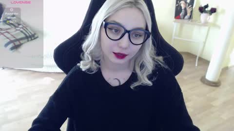 Snapshot of fromsun_forsoul chatting on February 11, 2025, 11:21 am Lilith online show from February 11, 2025, 11:21 am