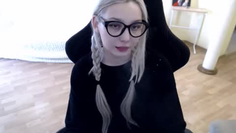 Snapshot of fromsun_forsoul chatting on February 17, 2025, 9:46 am Lilith online show from February 17, 2025, 9:46 am