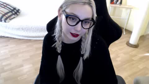 Snapshot of fromsun_forsoul chatting on February 17, 2025, 12:48 pm Lilith online show from February 17, 2025, 12:48 pm