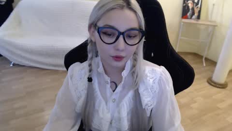 Snapshot of fromsun_forsoul chatting on February 19, 2025, 7:06 am Lilith online show from February 19, 2025, 7:06 am