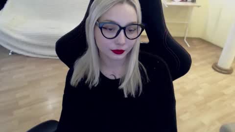 Snapshot of fromsun_forsoul chatting on March 3, 2025, 11:22 am Lilith online show from March 3, 2025, 11:22 am