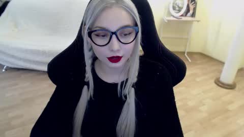 Snapshot of fromsun_forsoul chatting on March 5, 2025, 8:32 am Lilith online show from March 5, 2025, 8:32 am