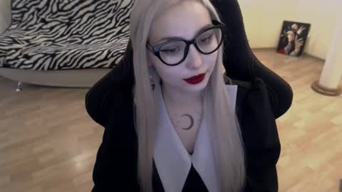 Snapshot of fromsun_forsoul chatting on September 11, 2025, 11:43 am Lilith online show from September 11, 2025, 11:43 am