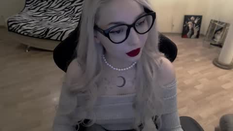 Snapshot of fromsun_forsoul chatting on October 12, 2025, 4:06 pm Lilith online show from October 12, 2025, 4:06 pm