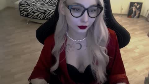 Snapshot of fromsun_forsoul chatting on November 5, 2025, 11:32 am Lilith online show from November 5, 2025, 11:32 am