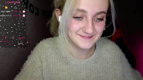 Snapshot of frosty_blueberries4 chatting on December 22, 2024, 9:53 pm ANA online show from December 22, 2024, 9:53 pm