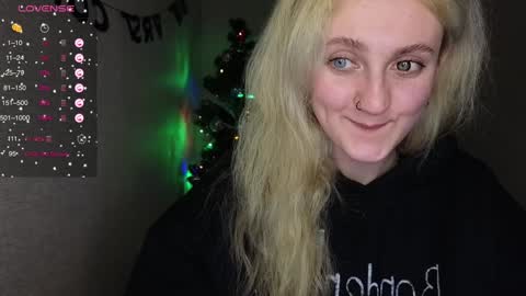 Snapshot of frosty_blueberries4 chatting on December 30, 2024, 11:49 pm ANA online show from December 30, 2024, 11:49 pm