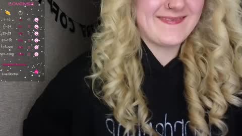 Snapshot of frosty_blueberries4 chatting on January 2, 2025, 9:39 pm ANA online show from January 2, 2025, 9:39 pm