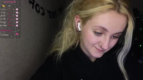 Snapshot of frosty_blueberries4 chatting on January 9, 2025, 6:36 pm ANA online show from January 9, 2025, 6:36 pm